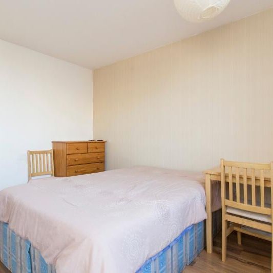 Room in a Shared House, Sambrook House, E1 - Photo 1