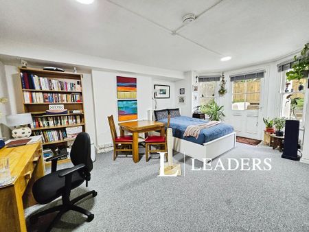 Studio to rent - Photo 4