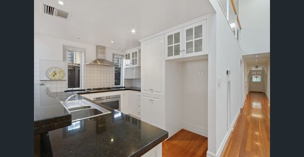 Spacious Family Home in a Prime Hawthorn East Location - Photo 1