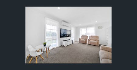 Spacious 3 Bed room Family Home! - Photo 2