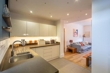 2 bedroom flat to rent - Photo 4