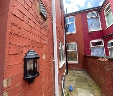 3 bedroom terraced house to rent - Photo 2