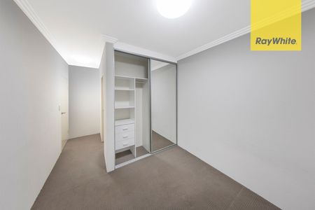 Fantastic 2 Bedroom Apartment - Photo 2