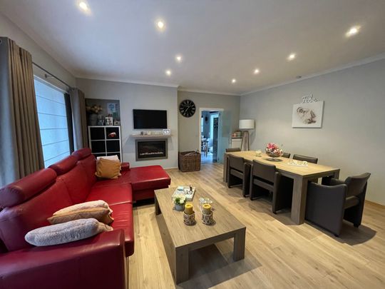 UITBERGEN - Gerenoveerde hoekwoonst vlakbij de dorpskern. - Photo 1