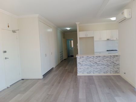 LUXURY AND MODERN LIVING ! - Photo 2