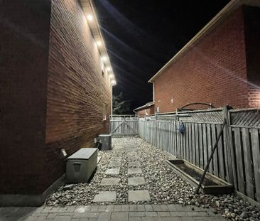 For Lease - 9 MEEKINGS Drive, Ajax, Ontario - Photo 3