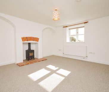 3 bedroom semi-detached house to rent - Photo 2