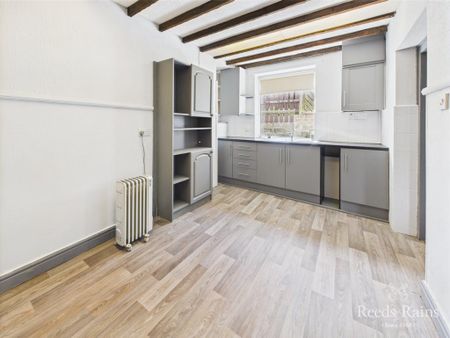 4 bedroom detached house to rent - Photo 3