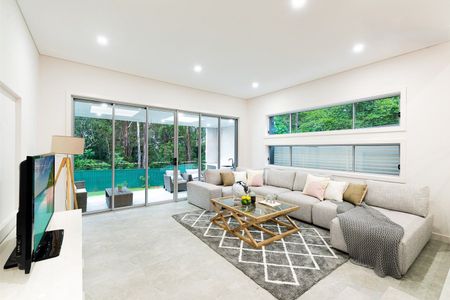 LUXURIOUS LIVING - Photo 2