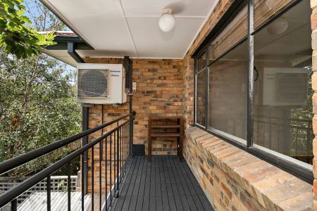 Beautifully Renovated Art Deco Apartment in Prime Location! - Photo 3