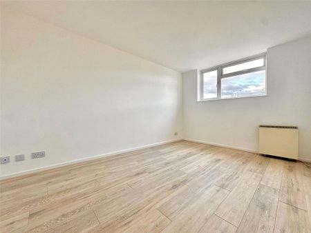 2 bedroom penthouse to rent - Photo 2