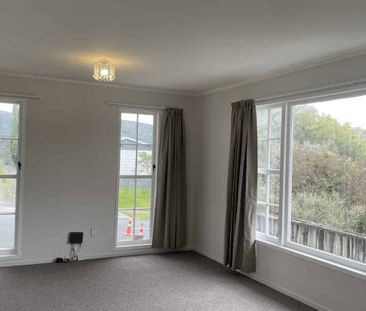 Freshened up in Stokes Valley ready for new tenants - Photo 4