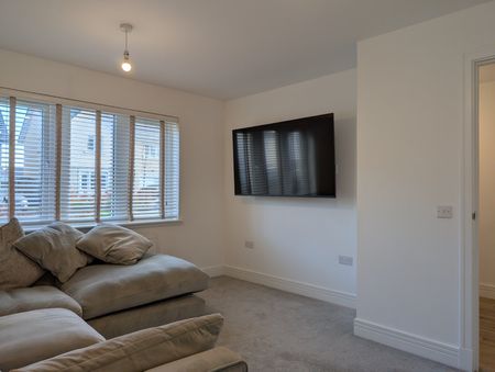 4 bedroom detached house to rent - Photo 2