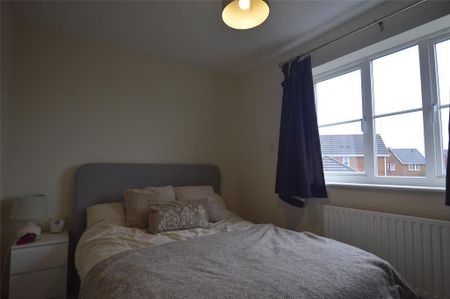 2 bedroom end of terrace house to rent - Photo 4