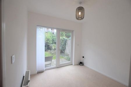 3 Bedroom Semi Detached Available Arranging tenancy - Photo 2