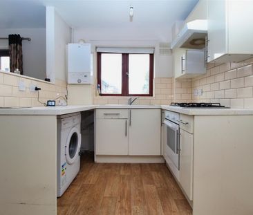 2 Bedroom House - Semi-Detached To Let - Photo 5