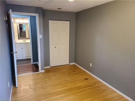 For Lease - 75 Pepperwood Crescent Unit# UPPER LEVEL, Kitchener, Ontario - Photo 4