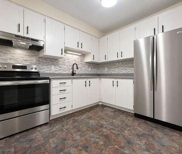 For Lease - 64 Chaucer Crescent, Barrie, Ontario - Photo 3