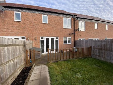 3 bedroom terraced house to rent - Photo 2