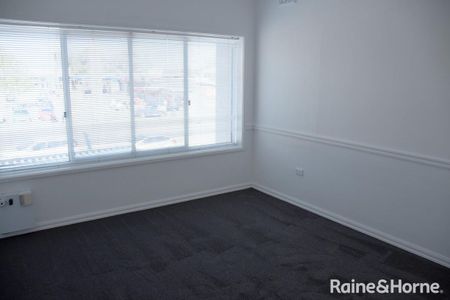 LUXURIOUS TURVEY PARK APARTMENT - Photo 3