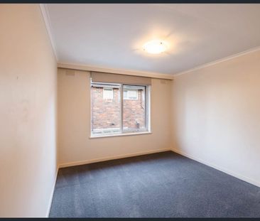 SUNNY TWO BED IN PRIME MURRUMBEENA LOCATION - Photo 6