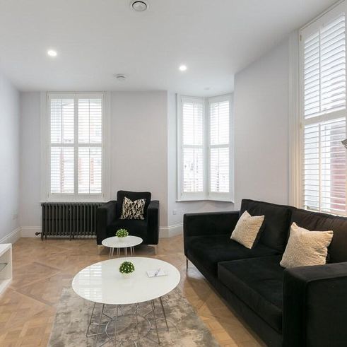 Shaftesbury Avenue - Photo 1