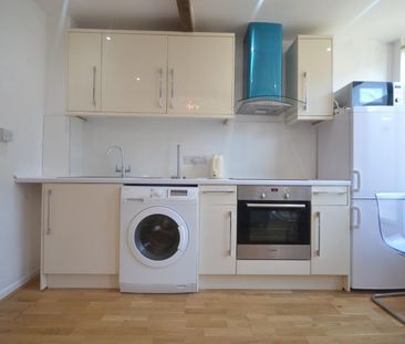 2 bedroom Flat To Let - Photo 5