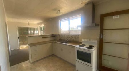 Good Size Yard & Garaging - 3brm - $630p/w - Photo 4