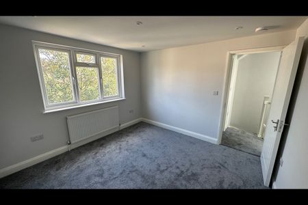 4 Bed Flat, Elgin Road, CR0 - Photo 2