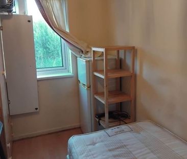 Room in a Shared House, Dunston Road, SW11 - Photo 1