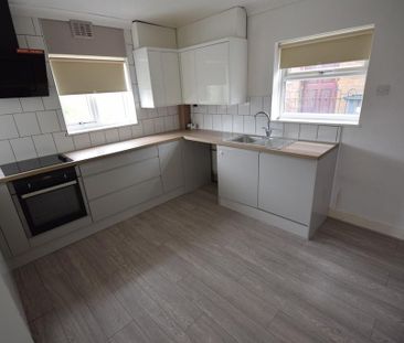 3 bedroom semi-detached house to rent - Photo 6