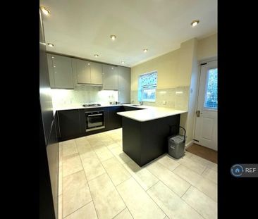 4 bedroom detached house to rent - Photo 3