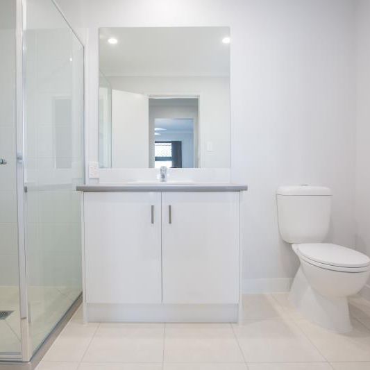 8 Moonstone Street, Pimpama QLD 4209 - House For Rent - $680 | Domain - Photo 1