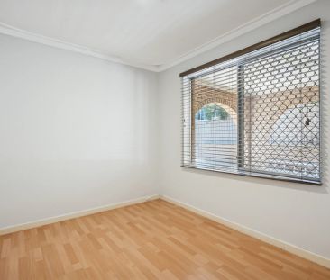 Spacious 5-Bedroom Family Home in Prime Location - Photo 4