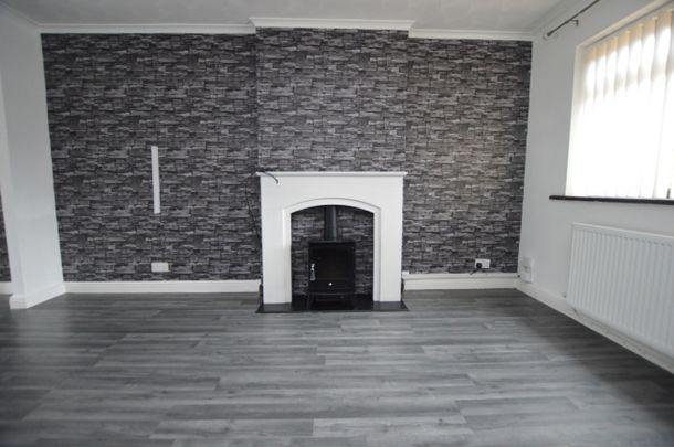 3 Bedroom Semi-Detached House - Photo 1