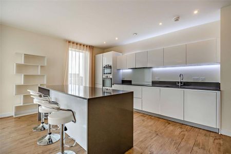 2 bedroom penthouse to rent - Photo 2