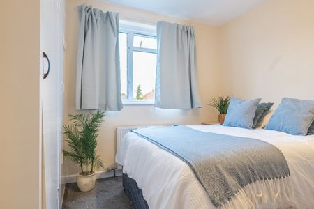 4 Bed Terraced House, Mortimer Road, BS34 - Photo 3