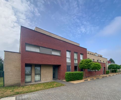 Gezellig appartement net buiten het centrum, terras en lift - Photo 1