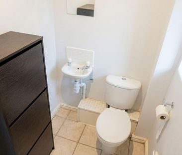 3 bedroom detached house to rent - Photo 4