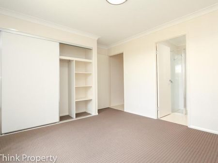 Low Maintenance 3 Bedroom Unit - Photo 2