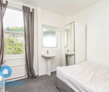 3 bed Mid Terraced House for Rent - Photo 2