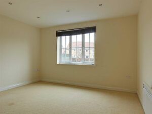 1 BEDROOM Apartment - Ground Floor - Photo 3