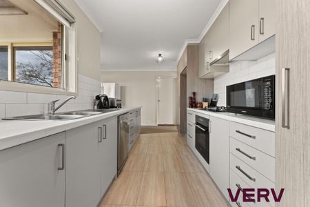 SPACIOUS FAMILY HOME - Photo 2