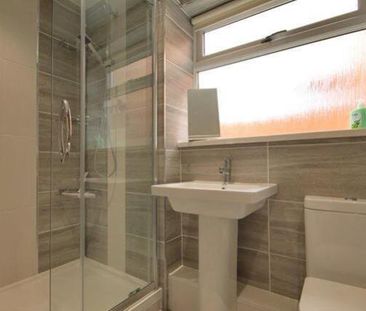 2 bedroom ground floor flat to rent - Photo 3