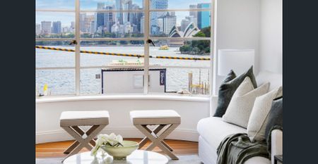 Elegant Harbourside Art Deco Apartment with Phenomenal Views - Photo 4