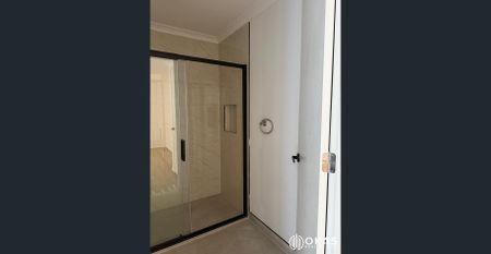 Beautiful Double Storey Townhome For Lease in Truganina - Photo 3