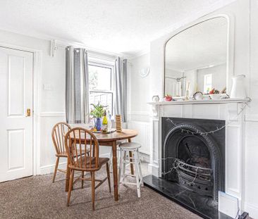 Harvest Road, Englefield Green, Egham, Surrey, TW20 0QS - Photo 6