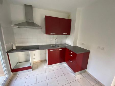 Location Appartement 3 pièces 57m² DECINES CHARPIEU 69150 - Photo 3