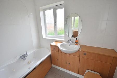 2 Bedroom Semi Detached Available Arranging tenancy - Photo 5