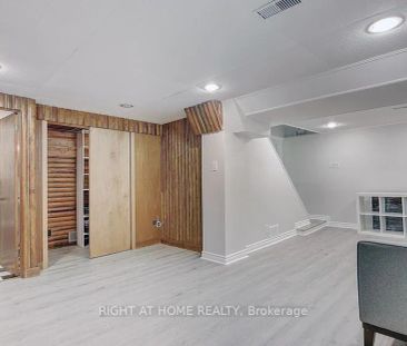Detached Home For Lease | W9253113 - Photo 2